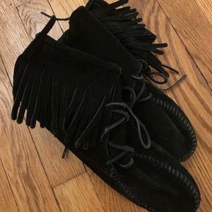 Minnetonka suede black moccasin boots